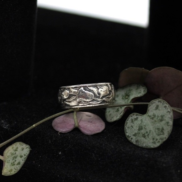 Sterling Jewelry - Vintage Sterling Silver Floral Tulip Band Ring Size 6 Embossed Flower Pattern